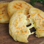 Cómo preparar arepas de yuca con queso – GLUTENDENCE